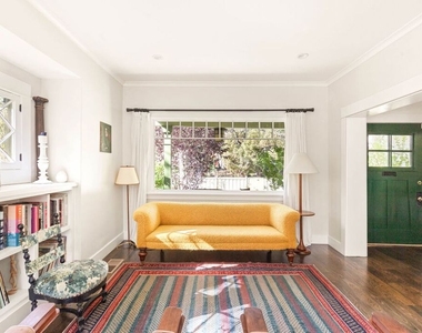 2102 N Bronson Avenue - Photo Thumbnail 11