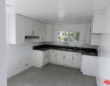 1499 W 35th Place - Photo Thumbnail 4