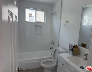 1499 W 35th Place - Photo Thumbnail 5