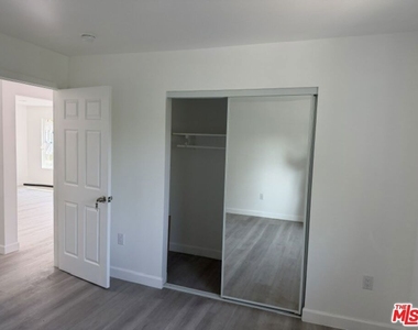 1499 W 35th Place - Photo Thumbnail 9