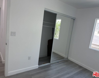 1499 W 35th Place - Photo Thumbnail 8