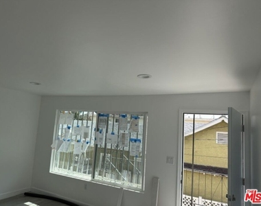 1499 W 35th Place - Photo Thumbnail 2