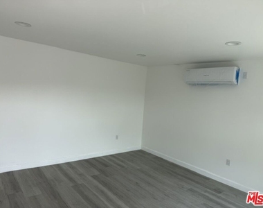1499 W 35th Place - Photo Thumbnail 1