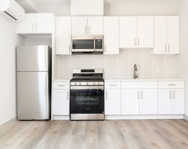 2223 Clifford Street - Photo Thumbnail 2