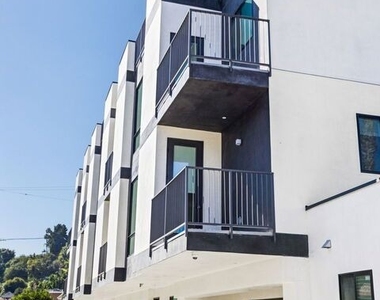 2223 Clifford Street - Photo Thumbnail 9