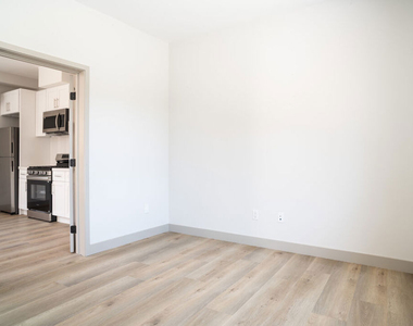 2223 Clifford Street - Photo Thumbnail 6