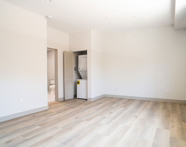 2223 Clifford Street - Photo Thumbnail 4