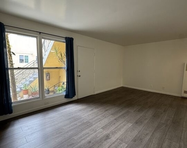 850 S St Andrews Place - Photo Thumbnail 1