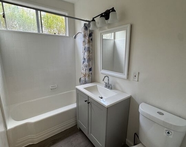 850 S St Andrews Place - Photo Thumbnail 6
