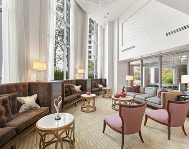 10700 Wilshire Boulevard - Photo Thumbnail 8