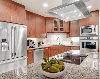 10700 Wilshire Boulevard - Photo Thumbnail 3
