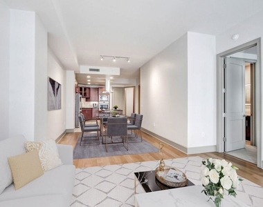 10700 Wilshire Boulevard - Photo Thumbnail 1
