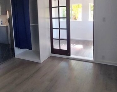 1053 S Stanley Avenue - Photo Thumbnail 3