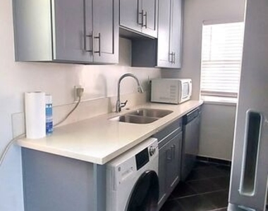 1053 S Stanley Avenue - Photo Thumbnail 7