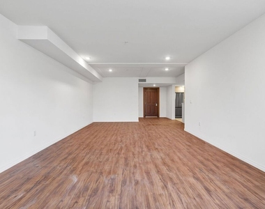 5245 Santa Monica Boulevard - Photo Thumbnail 9