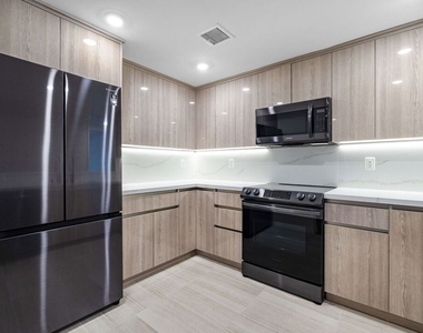 5245 Santa Monica Boulevard - Photo Thumbnail 1