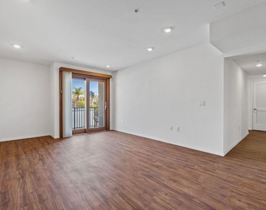 5245 Santa Monica Boulevard - Photo Thumbnail 10