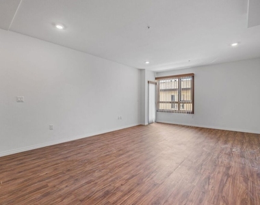5245 Santa Monica Boulevard - Photo Thumbnail 7