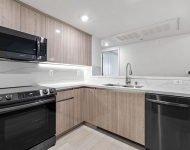 5245 Santa Monica Boulevard - Photo Thumbnail 3