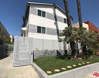 601 N Normandie Avenue - Photo Thumbnail 13