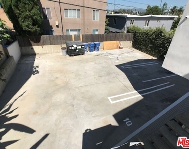 601 N Normandie Avenue - Photo Thumbnail 8