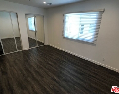 601 N Normandie Avenue - Photo Thumbnail 4