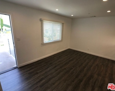 601 N Normandie Avenue - Photo Thumbnail 3
