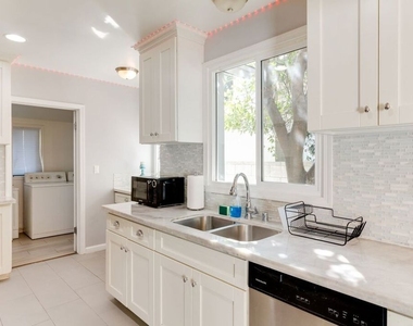 7553 Garden Grove Avenue - Photo Thumbnail 10