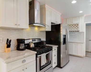 7553 Garden Grove Avenue - Photo Thumbnail 11
