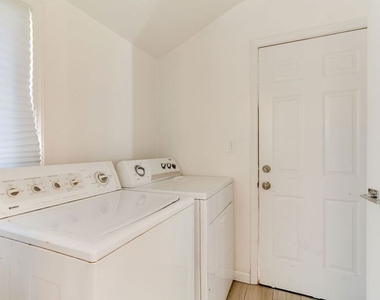 7553 Garden Grove Avenue - Photo Thumbnail 19