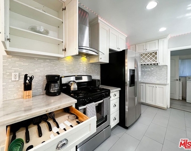 7553 Garden Grove Avenue - Photo Thumbnail 12