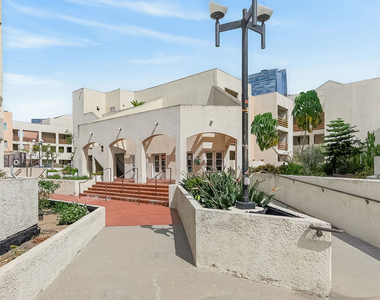 1118 Valencia Street - Photo Thumbnail 31