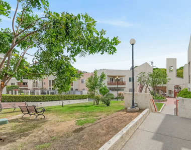 1118 Valencia Street - Photo Thumbnail 33