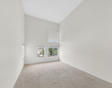 1118 Valencia Street - Photo Thumbnail 1