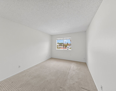 1118 Valencia Street - Photo Thumbnail 8