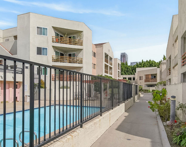1118 Valencia Street - Photo Thumbnail 26