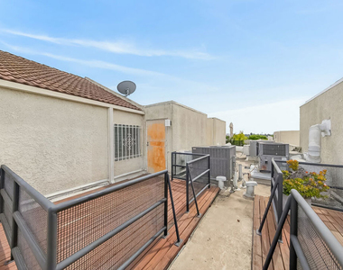 1118 Valencia Street - Photo Thumbnail 16