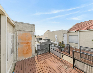 1118 Valencia Street - Photo Thumbnail 17