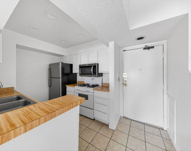 1118 Valencia Street - Photo Thumbnail 5