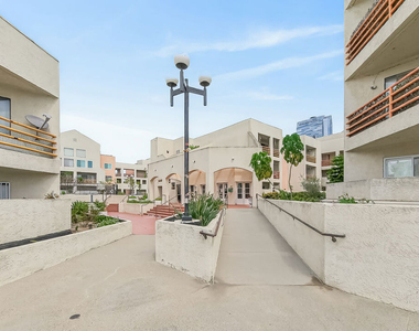 1118 Valencia Street - Photo Thumbnail 32