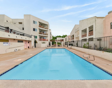 1118 Valencia Street - Photo Thumbnail 28