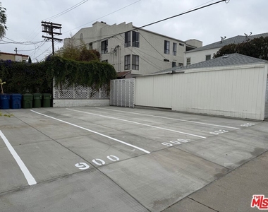 900 N Alfred Street - Photo Thumbnail 24