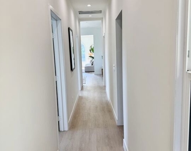 900 N Alfred Street - Photo Thumbnail 14