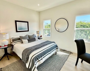 900 N Alfred Street - Photo Thumbnail 18