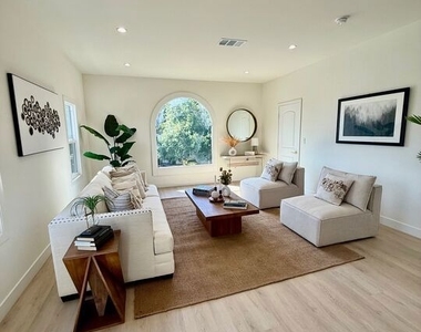 900 N Alfred Street - Photo Thumbnail 3