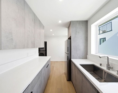 333 6th Avenue - Photo Thumbnail 9