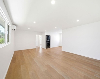 333 6th Avenue - Photo Thumbnail 2
