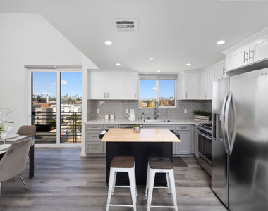1055 S Serrano Avenue - Photo Thumbnail 3
