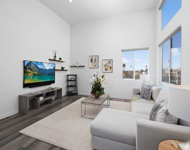 1055 S Serrano Avenue - Photo Thumbnail 11
