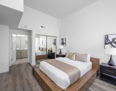 1055 S Serrano Avenue - Photo Thumbnail 20
